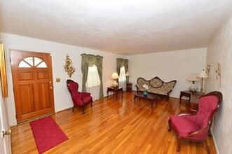 Building Photo - Vintage Brick Ranch!