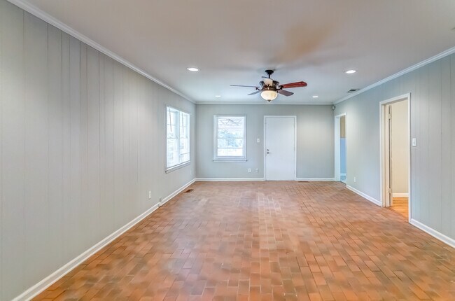 Building Photo - 3720 Pelzer Ave