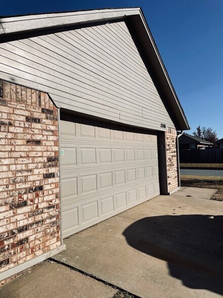 2 Car Garage - 12401 SW 4th St