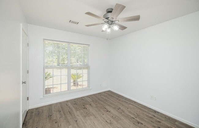 Building Photo - 203 Hayne Dr