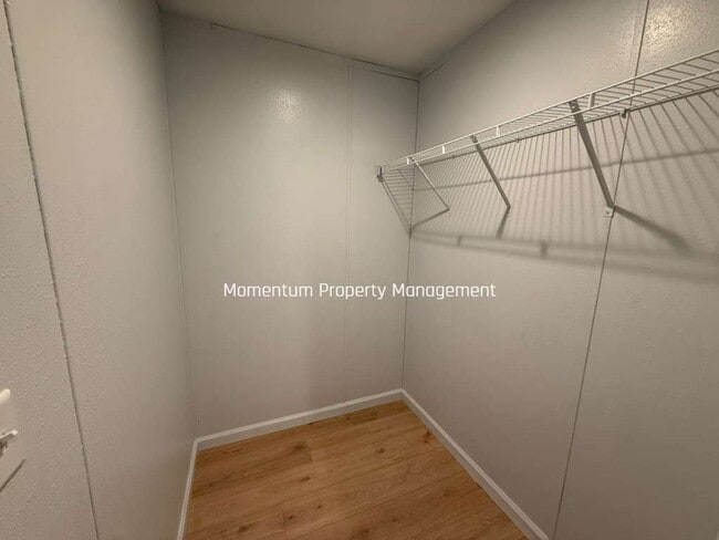 Building Photo - Beautiful & Modern 3/2 Ready Now !