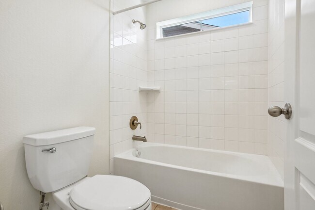 Building Photo - Luxurious Living: 2,367 Sq Ft Home with 4 Baths in Prime Location