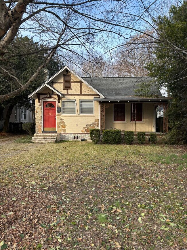 Building Photo - Lakebottom Area!