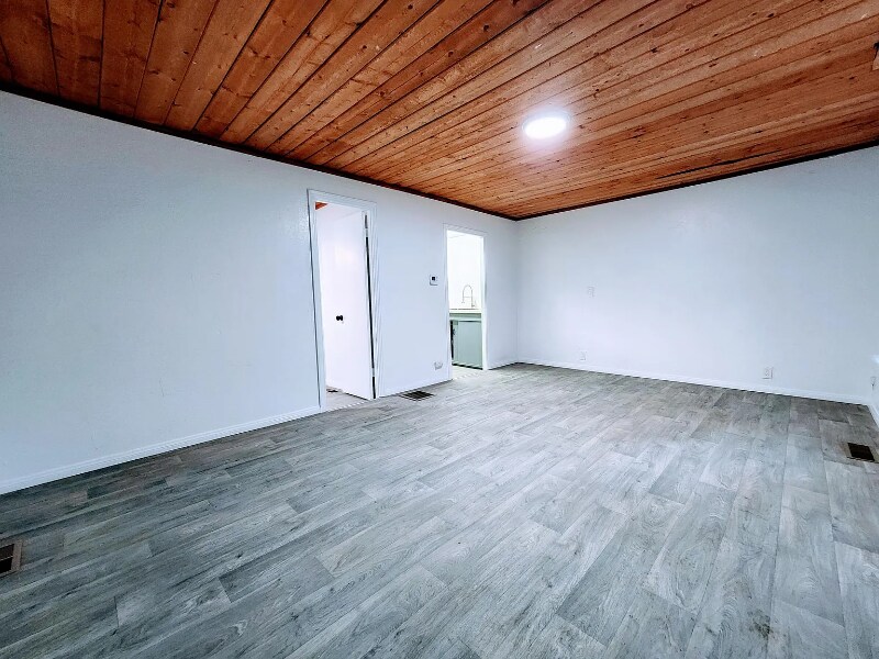 Building Photo - 880 High Rd