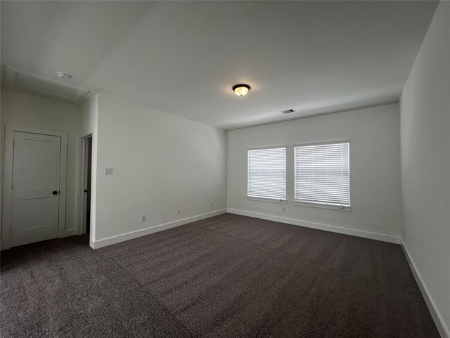 Building Photo - 10931 Cres Spg Dr