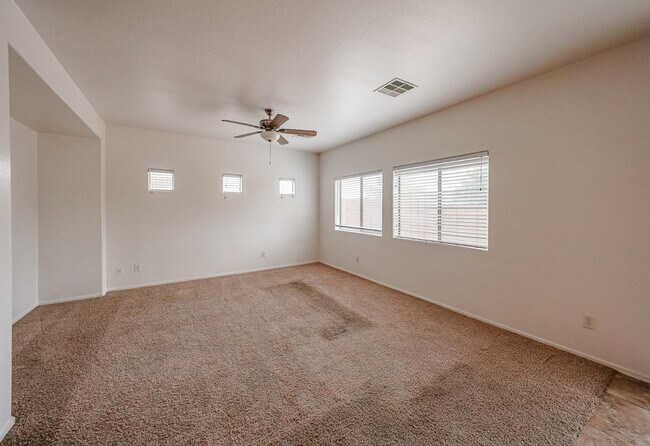 Building Photo - 12039 W Leather Ln