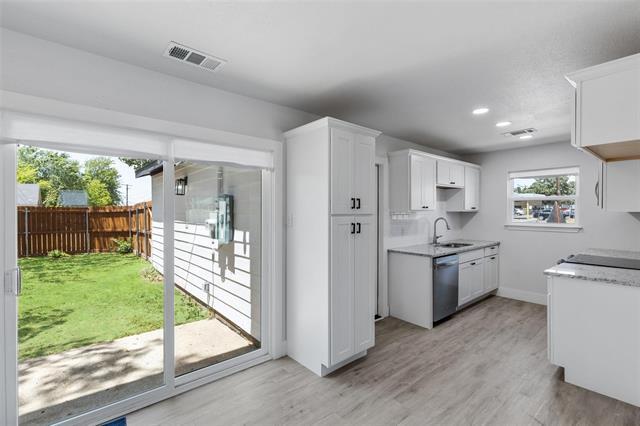 Building Photo - 2025 Red Cloud Dr