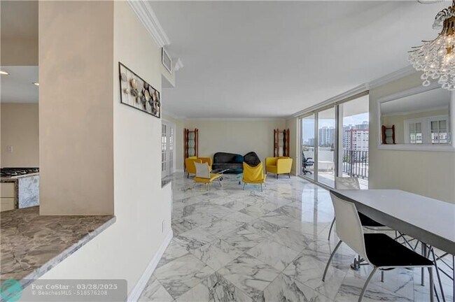 Building Photo - 2030 S Ocean Dr