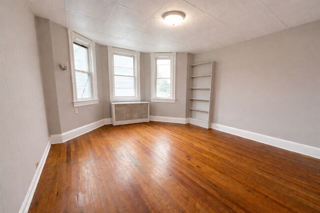 Building Photo - 2604 Hamilton Ave