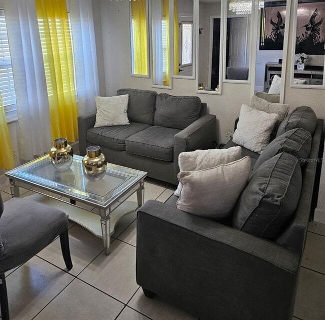 Building Photo - 553 Robin Hill Cir