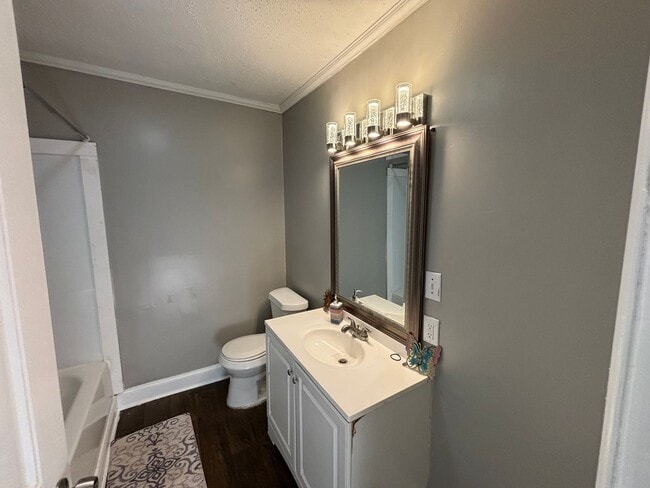 Building Photo - Coming Soon! 3 bedroom 1 bathroom house !