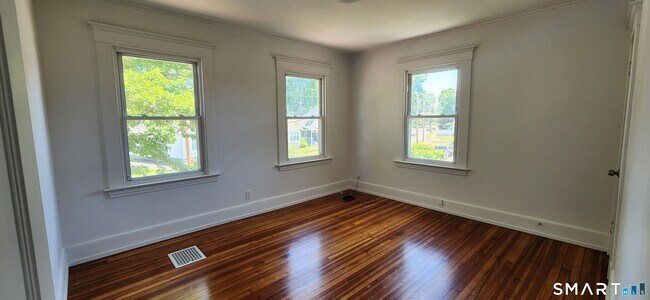 Building Photo - 280 3rd Ave