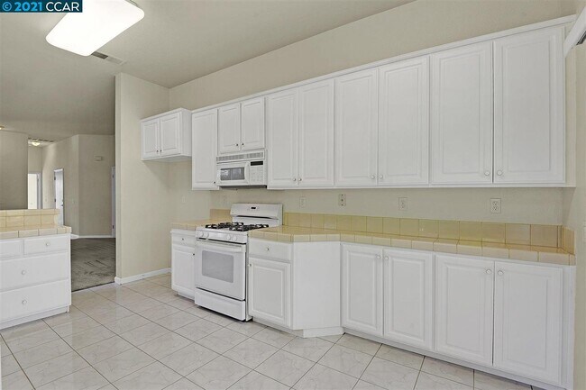 Building Photo - 276 Black Amber Way