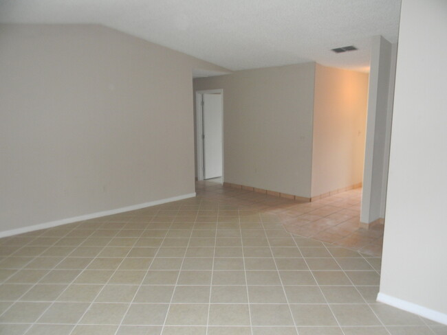 Building Photo - 4 bedroom / 2bath Home for Rent Kissimmee....