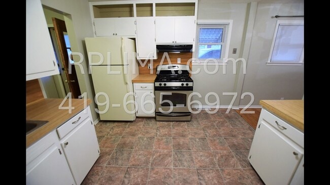 Building Photo - 860 Deborah St