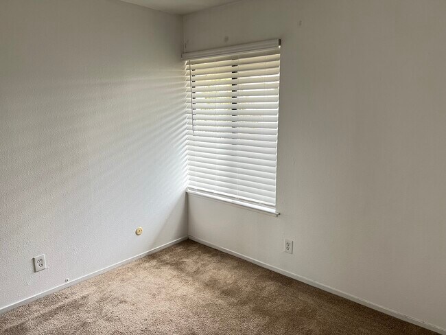 Guest room #1 - 1830 Polk Way