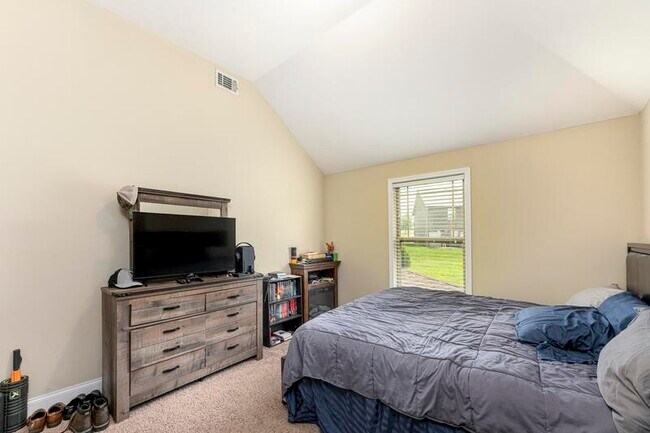 Building Photo - 2183 Bandera Dr