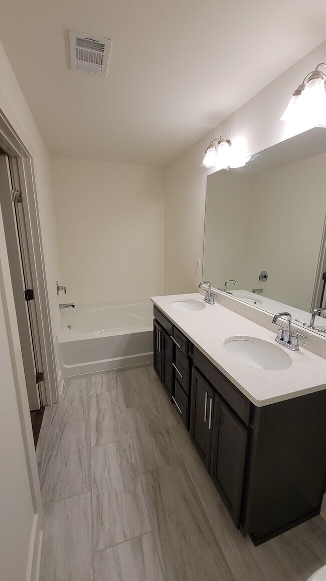 Building Photo - 6372 Princeton Ridge Dr