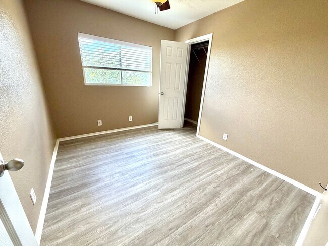 Building Photo - Spacious 3 Bedroom Home with Loft in Bulverde Village