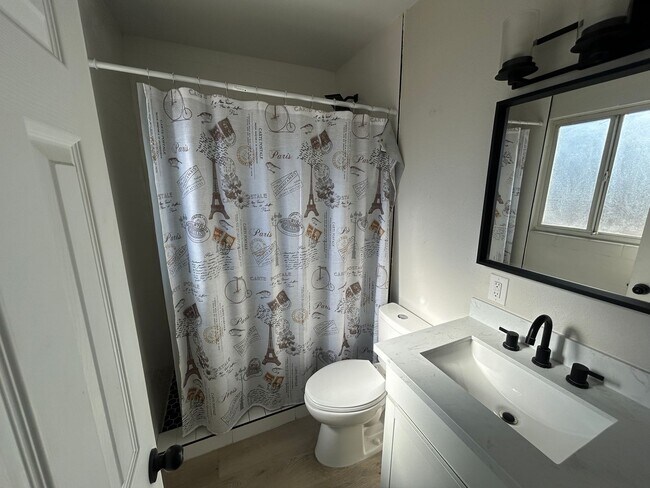 Building Photo - Single story home recently remodeled and centrally located.