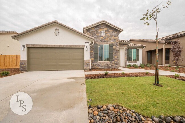 Building Photo - 2022 South/East Fresno Home, 4BR/2BA - Lots of Amenities!