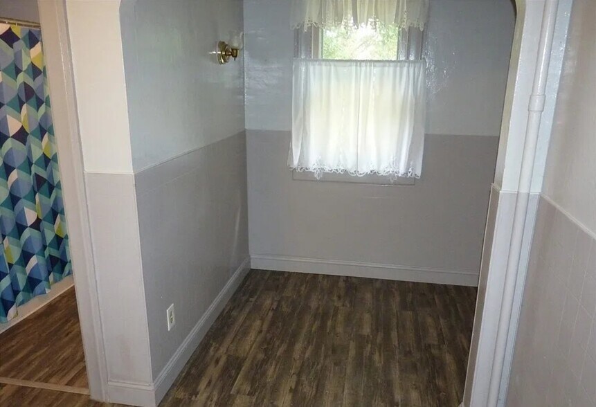 Building Photo - 70 Pershing Ave