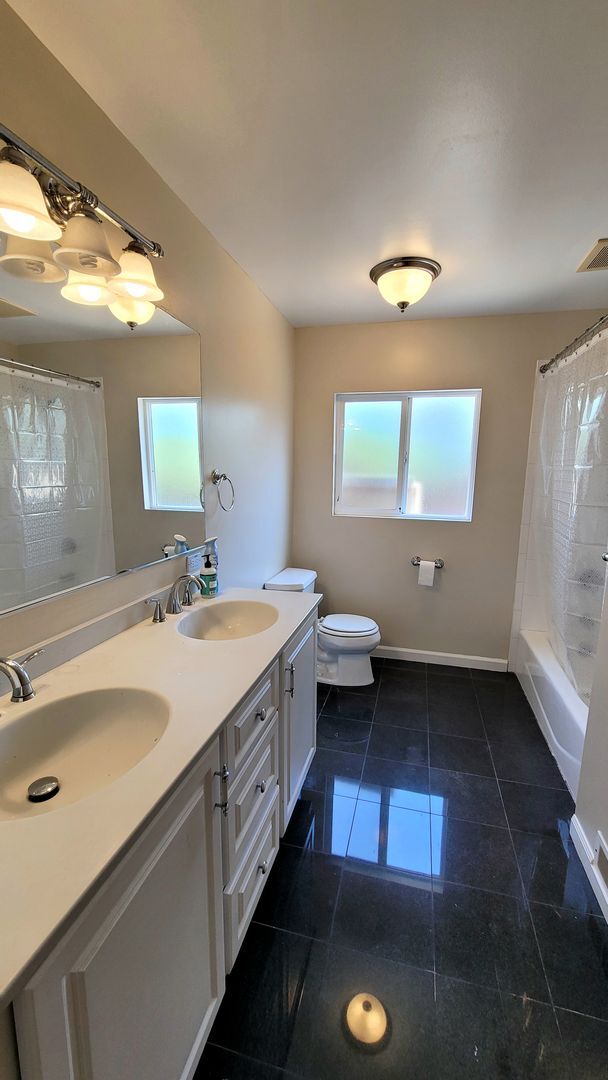 Building Photo - Epic REA - **4 Bedroom, 2.5 Bath - Ranch S...