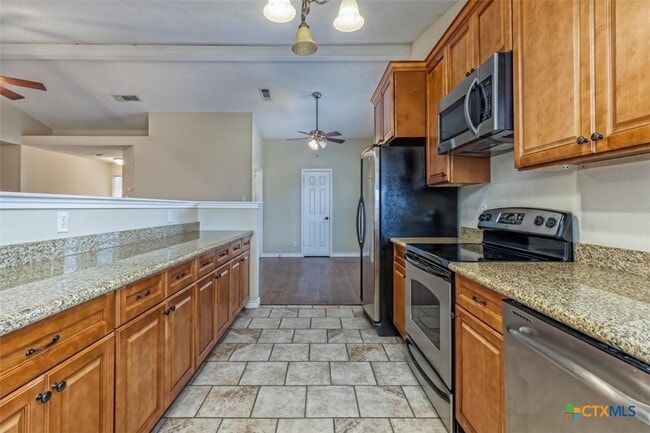 Building Photo - 1102 August Dr