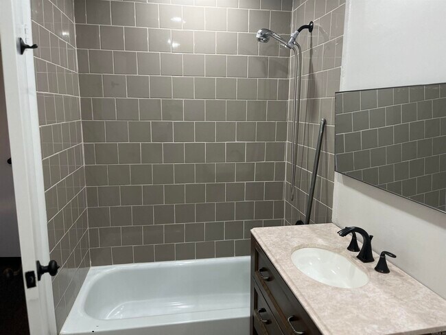 Building Photo - 68 White Oak Ln