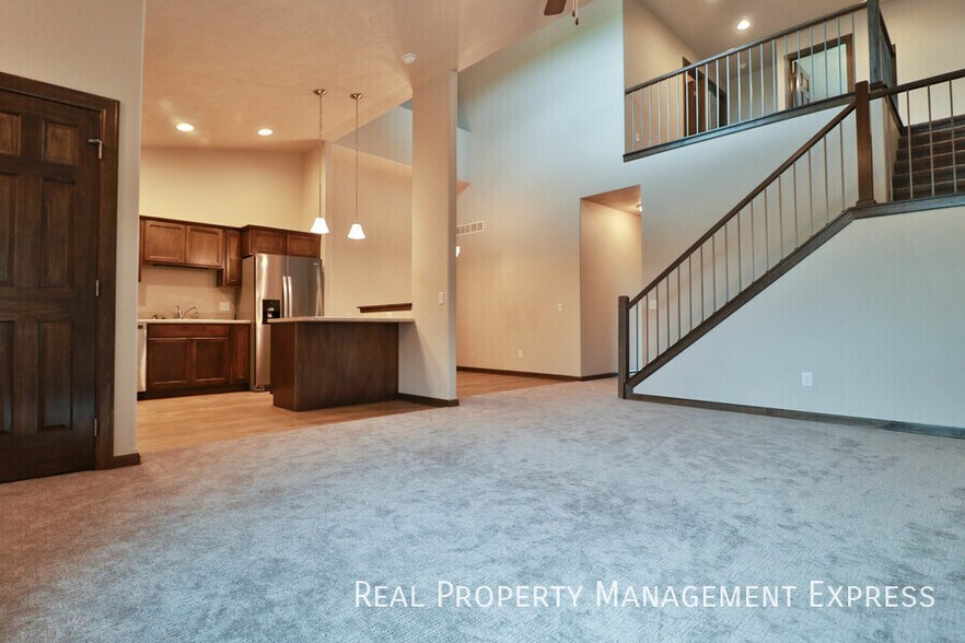Primary Photo - 3 Bedroom Luxury Townhome with 2-Stall Garage