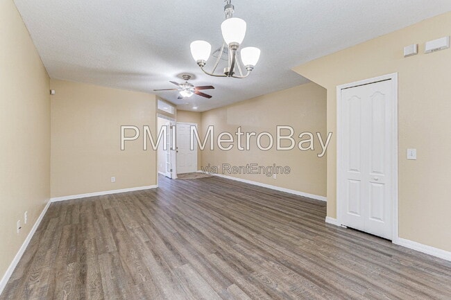 Building Photo - 15706 Fishhawk Falls Dr