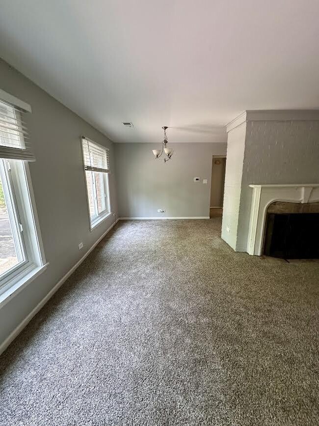 Building Photo - 2 bedroom in Northbrook IL 60062