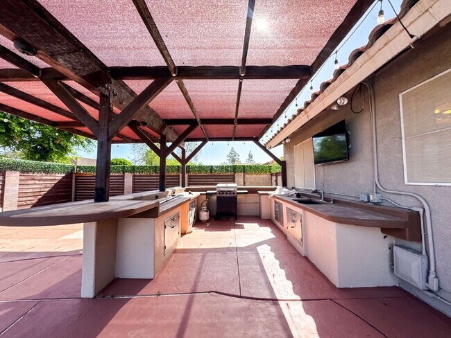 Building Photo - “Spacious 4-Bedroom, 2-Bathroom Home with Pool in Tamarack”