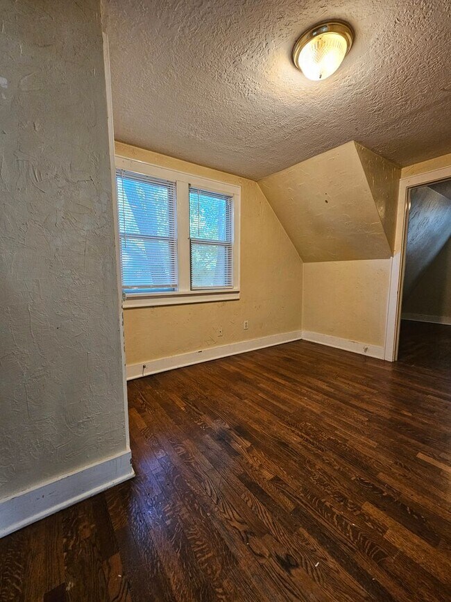 Building Photo - Short-Term Rental - (4) Bed, (3) Bath with (2) Living Areas Avail NOW!