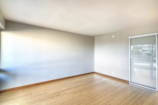 Building Photo - Location, Location, Location! - Modern one bedroom near Alki Point Lighthouse