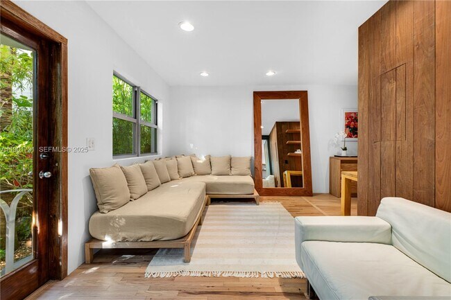 Building Photo - 226 Jefferson Ave