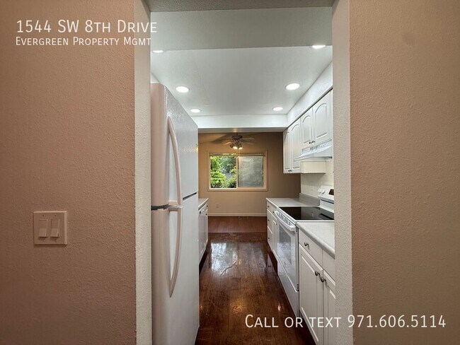 Building Photo - 1544 SW 8th Dr
