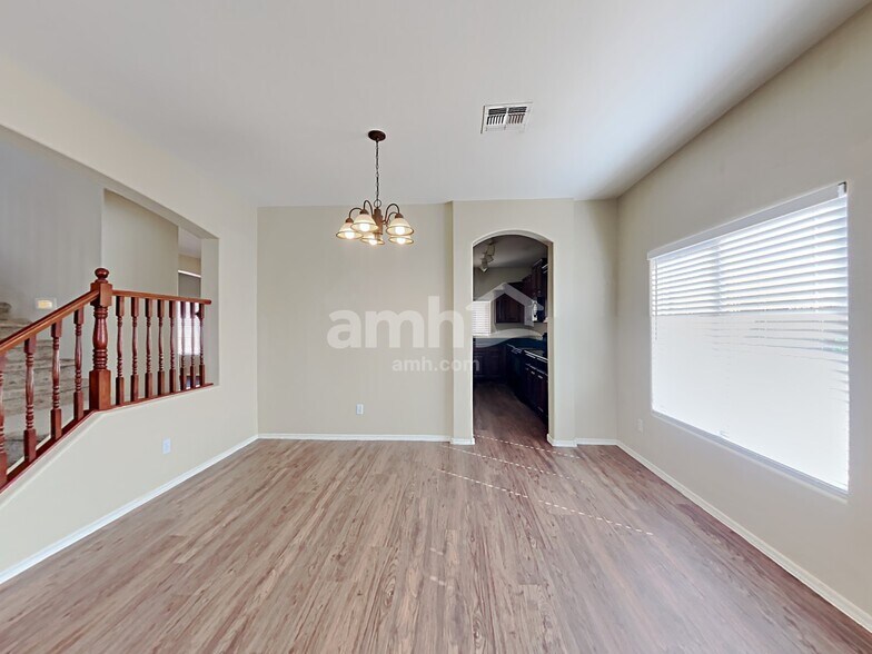 Building Photo - 1517 S 115th Dr