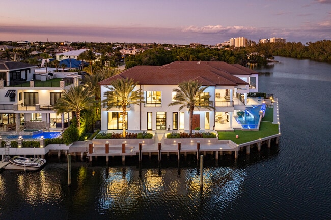 Building Photo - 2934 NE 8th Ave