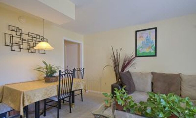 Primary Photo - Updated Apartment Near Downtown – Prime Lo...