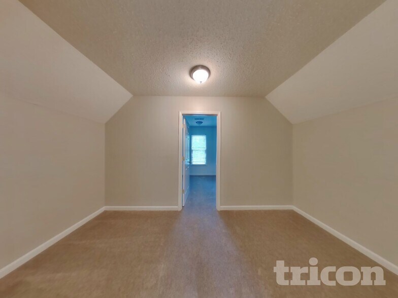 Building Photo - 649 Stratford Dr