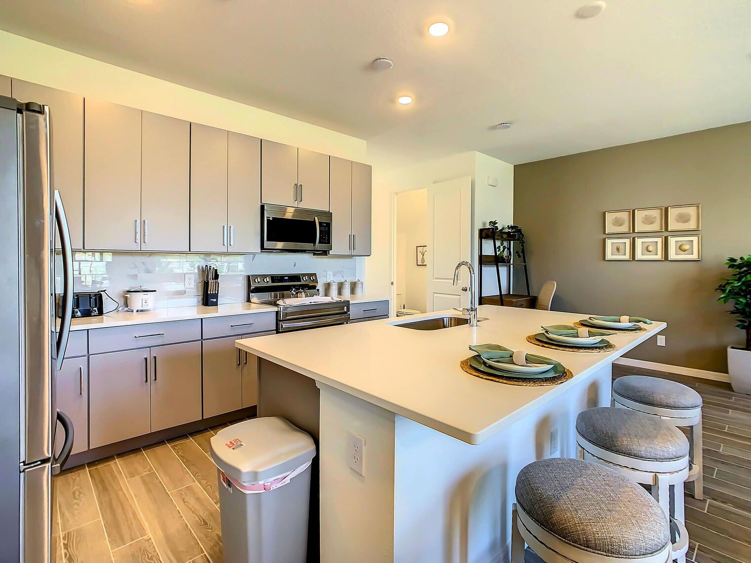 Building Photo - 820 Longboat Dr