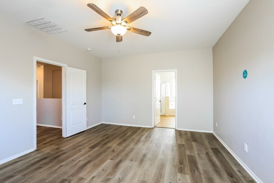 Building Photo - 30783 N Karen Ave