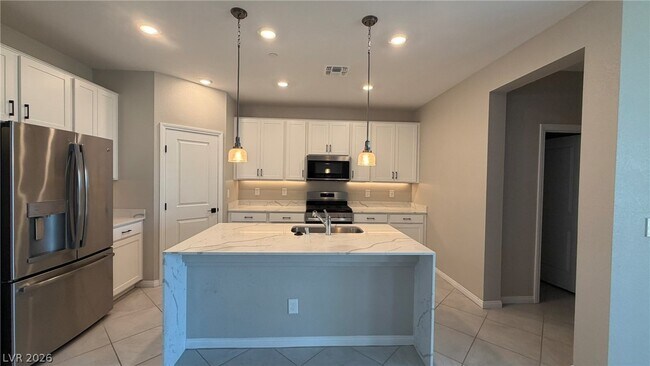 Building Photo - 2283 Teatro Ave