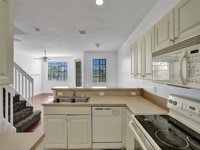 Building Photo - 1215 Lucaya Dr