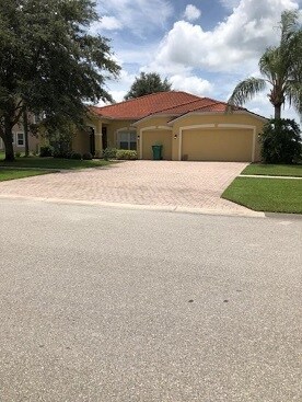 Building Photo - 2271 Grove Dr