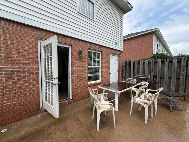 Building Photo - 1477 N. Donahue, Unit 3901