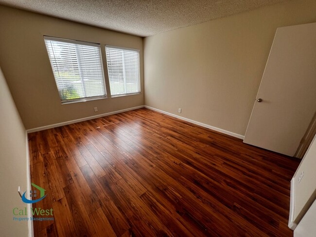 Building Photo - $2,895 Cute cozy 2/1 Condominium in South ...