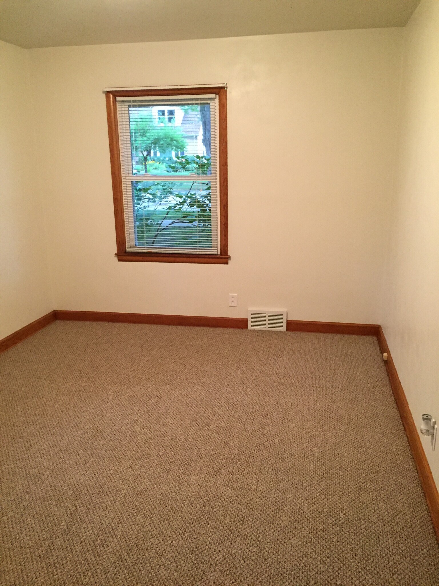 Building Photo - 1008 Sunset Dr