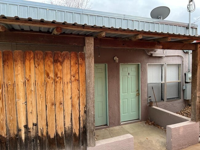 Primary Photo - 806-D E Lockhart Ave